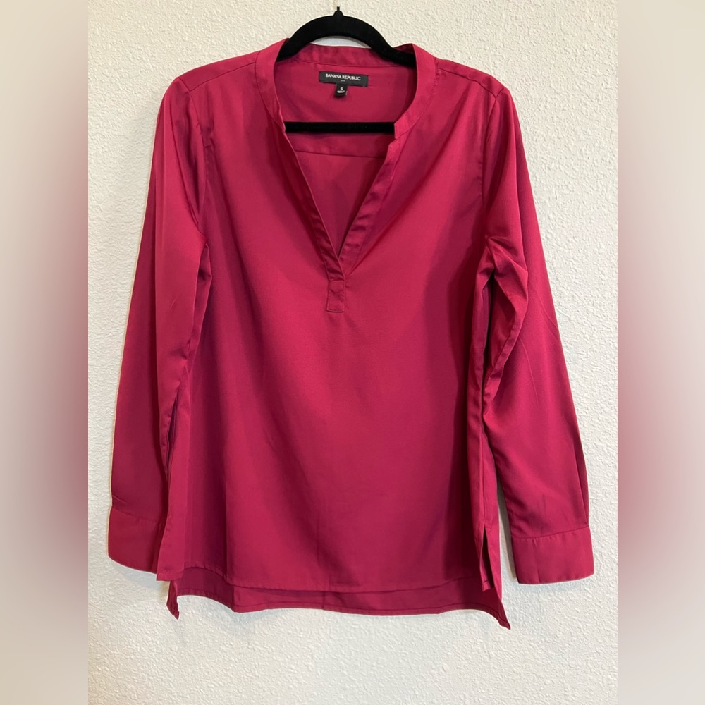 Banana Republic vneck long sleeve burgundy top size small
